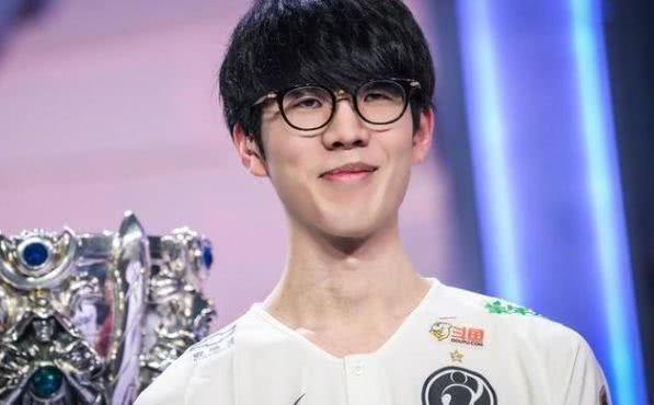 【NFL动态】德克萨斯大学新星阿奇-曼宁首战失利 俄亥俄州立大学14-7力克全美第一